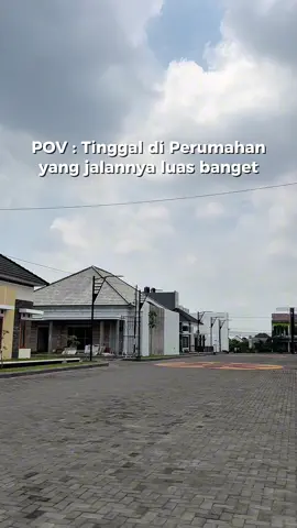 Aksesibilitas di dalam perumahan itu juga penting lohh. Pastikan perumahanmu punya jalan yang lebar biar ngga ribet keluar masuk rumahmu.  Safira adalah pilihan yang tepat untuk hunian yang nyaman. #rumahidaman #surakarta #tiktokrumah #aesthetic #fyp 