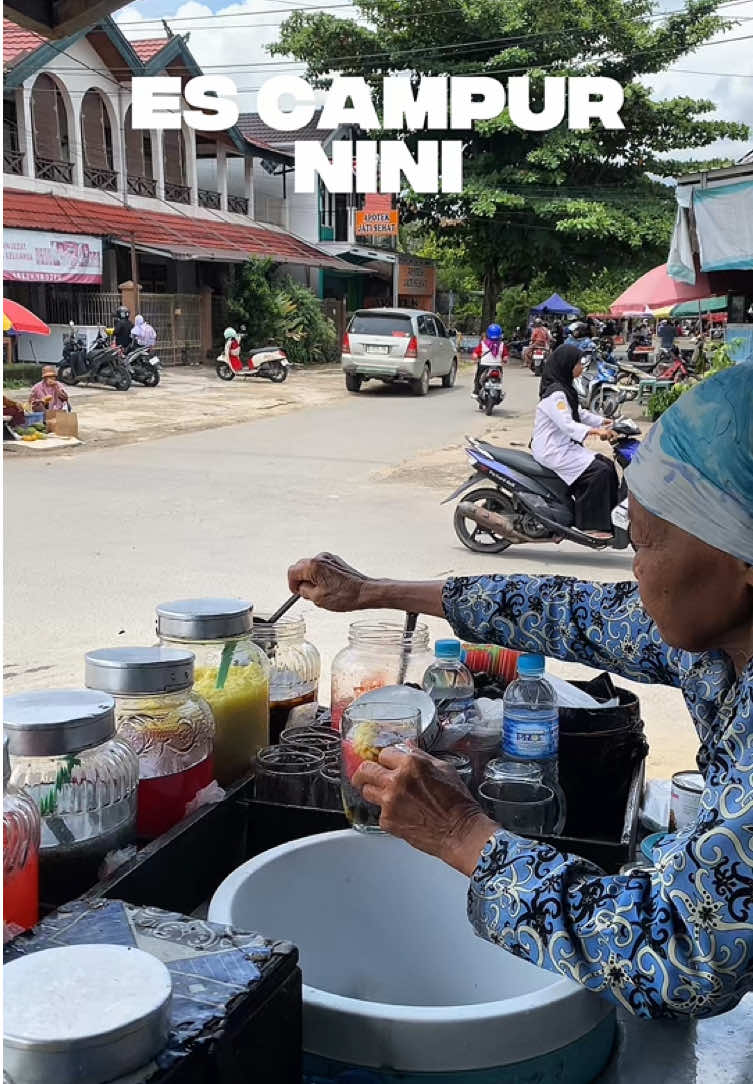 Es Campur Nini  📍Sidin Mangkal di Pasar Banjarbaru dulu 💸Harga 6000 an  ⏰buka dari jam 11:00 an  #kulinerlokal #banjarbaru 
