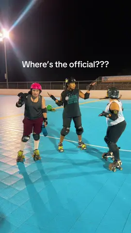 😛 Officials doin roller derby things #rollerderbytiktok #rollerderbyofficials #rollerskating 