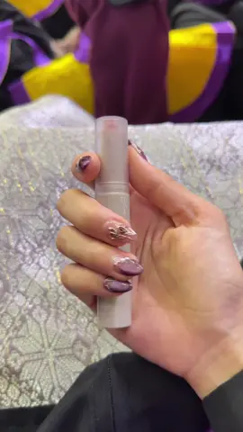 OMG suka bangettt😍#pressonnails #kukuwisuda #nailartwisuda 