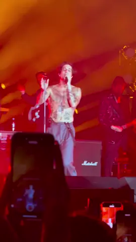 Oh yes..... 🔥... 💃 Damiano!! ❤ #damianodavid #live #polska #funnylittlefears #worldtour 