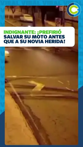 ¡Indignante! Un joven sufrió un choque junto a su novia, pero primero revisó su moto antes que auxiliar a la chica, dejando de lado su bienestar en un momento crítico. La actitud ha generado críticas y debate sobre prioridades y responsabilidad en situaciones de emergencia, mostrando cómo un instante puede reflejar mucho sobre nuestras decisiones. Lee más en EjeCentral. #Indignante #Choque #Moto #Humanidad #Chica