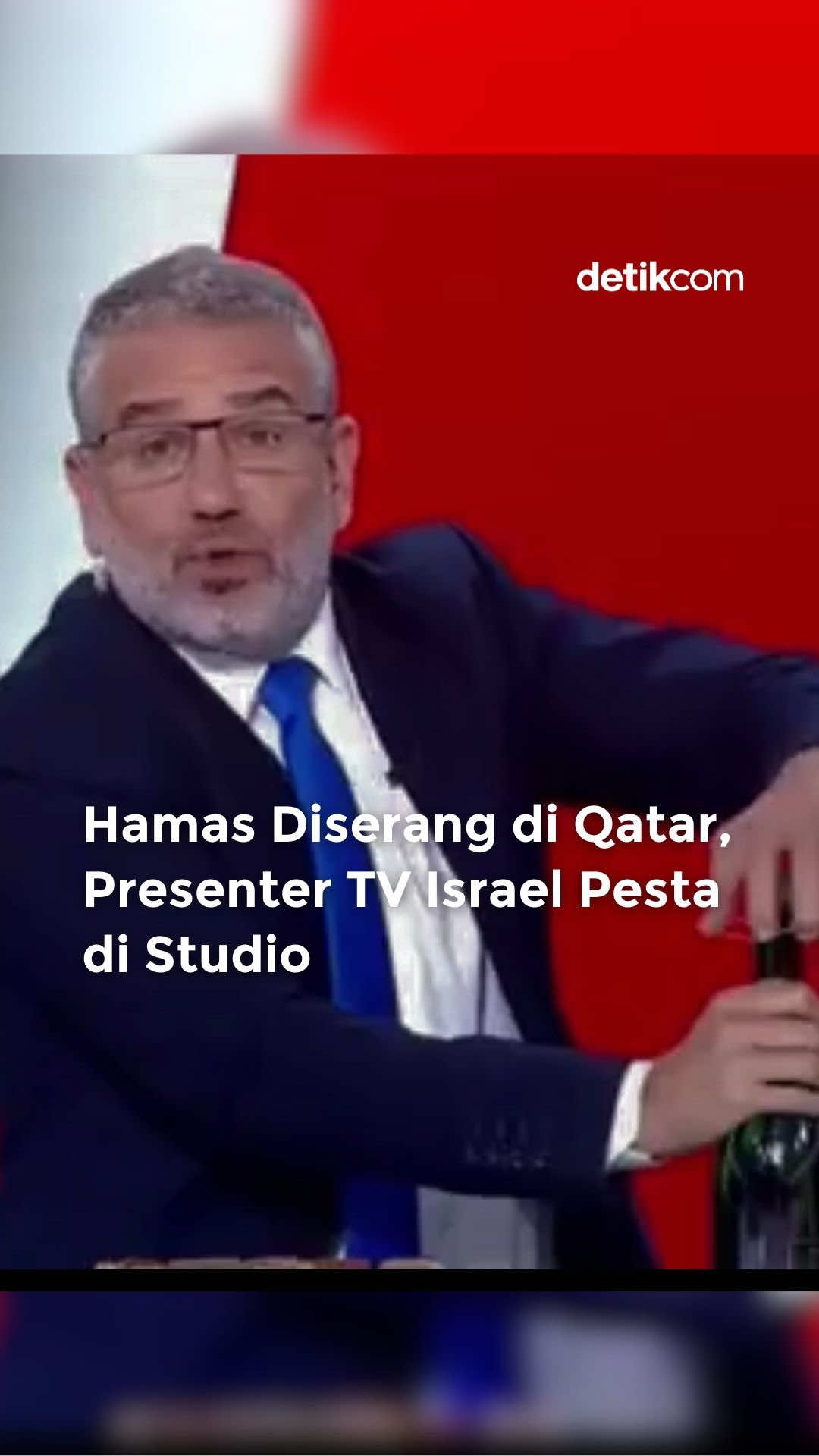Seorang pembawa acara di Channel 14, stasiun televisi sayap kanan Israel, membagikan camilan manis dan sampanye untuk merayakan serangan Israel terhadap pertemuan para pemimpin Hamas di Doha, Qatar. Aksi tersebut langsung menjadi sorotan di media sosial. Diketahui, serangan Israel di Doha, Qatar menewaskan enam orang, menurut laporan Hamas. Lima di antaranya merupakan anggota Hamas dan satu lainnya adalah petugas keamanan Qatar. Baca berita selengkapnya hanya di detik.com!  Creator: Dio  #detikcom #reels #mediasosial #qatar #hamas #israel