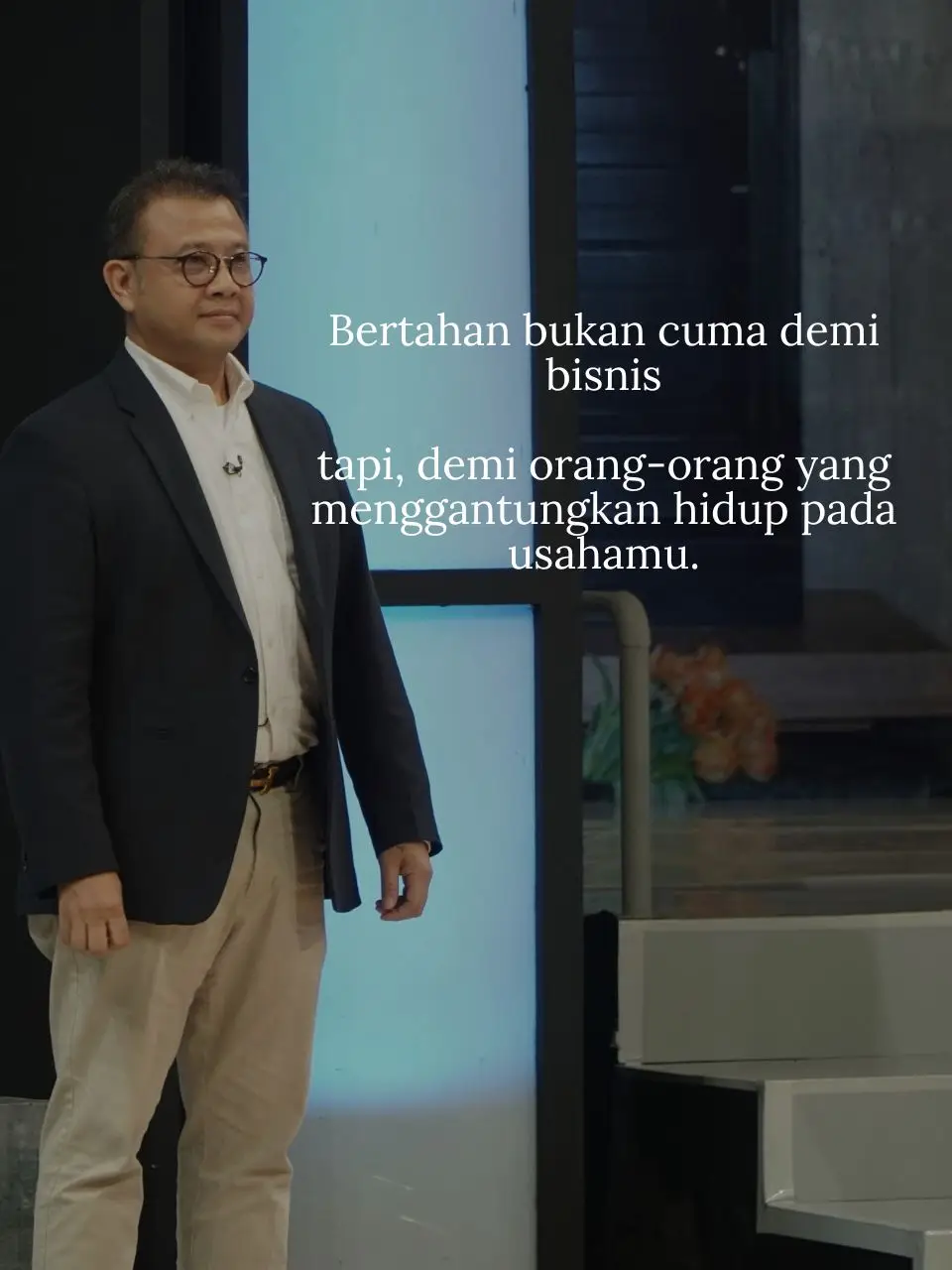 Di balik setiap bisnis yang bertahan, ada doa dan harapan banyak orang. Karyawan, keluarga mereka, bahkan pelanggan, semua ikut bergantung pada usaha kamu. Karena itu bertahan bukan cuma demi diri sendiri, tapi demi mereka juga. ✨ Yang relate sama perjuangan ini, absen di kolom komen! #fypviralシ #qoutes #umkm #career #business 