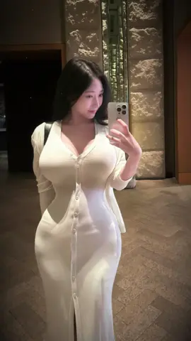 Chữ V đẹp thí😛#thoitrang #outfit 