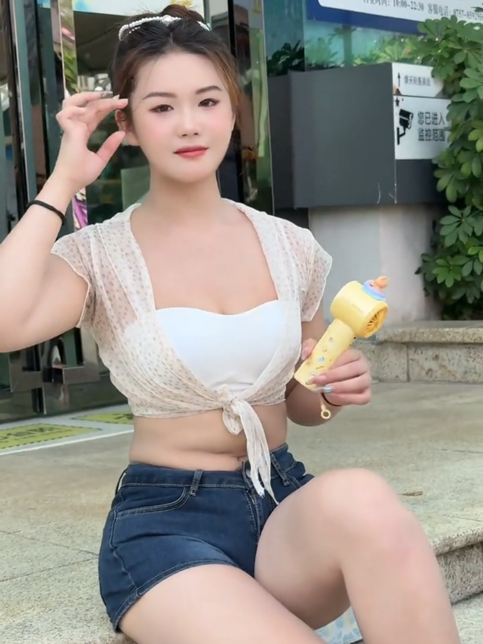 #微胖美女气质穿搭 #完美身材 