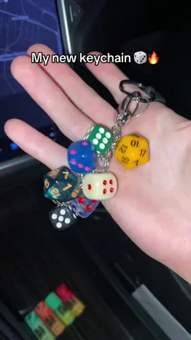 So clean #keychain #keychainscoop #keychainbusiness #keychainaccessories #keychainsforyou 