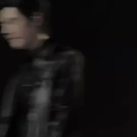 Pov: Perasaan was-was muncul ketika kamu mengetahui sekertaris suamimu, Jungwon adalah mantan kekasihnya ketika di masa sekolah dulu. Segala macam pikiran buruk terus berputar pada otakmu. Apakah rasa suka akan muncul lagi? Atau wanita itu akan menarik perhatian suamimu kembali? Semua kemungkinan kamu tebak. Apalagi Jungwon akhir-akhir lembur. Entah benar-benar lembur atau lembur yang dibuat-buat agar bisa berduaan. Dan pada malam ini, Jungwon lagi-lagi disibukan oleh pekerjaan yang mengharuskannya untuk lembur. Jantung berdebar kencang, rasa takut menguasai dirimu. Tak tahan dengan keresahan hati, kamu mengambil jaket dan kunci mobil ingin menyusul suamimu di kantor. Jalanan malam itu sepi, sehingga kamu dengan cepat menempuh perjalanan yang rasanya begitu lama. Suasana kantornya sepi. Hanya terdengar suara dengungan AC dan tik-tak keyboard dari beberapa karyawan yang masih terpaku pada komputer. Saat berjalan masuk, beberapa orang menyapamu karena tahu dari awal Jungwon milikmu. Langkahmu akhirnya terhenti di salah satu ruangan elit yang terletak di lantai atas. Tanganmu sedikit gemetar saat memutar kenop pintu. Takut ada pemandangan yang tak diinginkan. Dan ketika pintu terbuka, tubuhmu dengan cepat menyelinap masuk. Di dalam ruangan yang hanya diterangi lampu putih redup, Jungwon duduk dengan kacamata bertengger di hidungnya. Beberapa berkas menumpuk di genggamannya, sementara jarinya sibuk membolak-balik lembaran kertas. Mendengar langkah kaki yang mendekat, ia sontak mengangkat kepalanya. Wajahnya yang tersirat kelelahan sejenak langsung tersenyum lebar seperti mendapat hadiah tiba-tiba. Kamu menarik napas panjang, merasakan beban di dadamu perlahan mereda. Semua dugaan yang sempat menghantui ternyata keliru, dan itu membuatmu merasa lega. 
