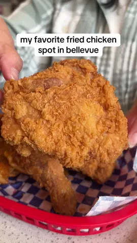 My favorite fried chicken spot in Bellevue, WA! Their thighs and wings are so juicy and crispy. Have you tried this bellevue restaurant before? #sotasty #friedchicken #bellevuefoodie #seattlefood 