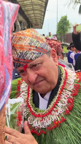 जसले जे जति तर्क गरे पनि यिनलाई जति पिडा अरु कस्लाई होला र...??? आफ्नै आँखाको अगाडि आफ्नै पुर्खाले बनाएको देश धोस्त हुँदा...!!! तर पनि अँझै देश छोडेर जाने निर्णय गरेका छैनौँ। तिमि साँच्चिकै महान रहेछौ राजा तिमिलाई कसैले माने पनि नमाने पनि...।।। #jayadesh #theroyalone #nevergiveup #newyorkcityusa #rameshmallathakuri(The Himalayan Boy