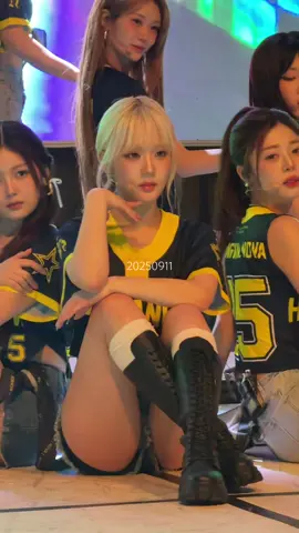 무대에서 진심으로 행복해하는 너를 사랑하지 않을 수 있을까 20250911 #트리플에스 #tripleS #윤서연 