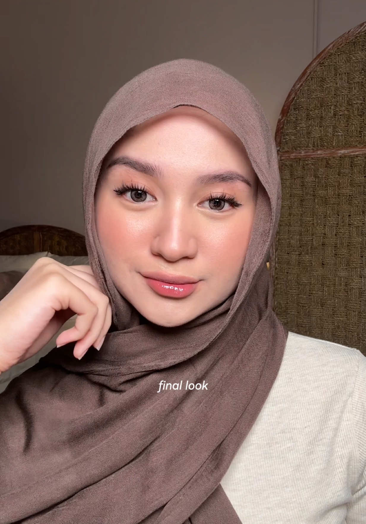 skintint yang ringan tapi coveragenya gak main-main broo!! cocok untuk daily makeup! 💖 wajib cobain sih ini! ✨ 