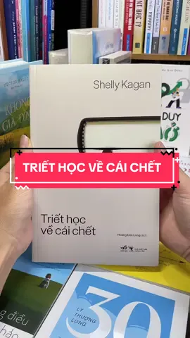 Triết Học Về Cái Chết – Dám đối diện để sống một đời ý nghĩa hơn! Cái chết là nỗi ám ảnh lớn nhất của con người, nhưng Shelly Kagan – giáo sư triết học hàng đầu thế giới – đã biến nó thành một hành trình khám phá trí tuệ. Triết Học Về Cái Chết không phải để gieo sợ hãi, mà để giúp bạn hiểu: tại sao ta sợ chết, liệu cái chết có thật sự là dấu chấm hết, và làm thế nào để sống trọn vẹn từng ngày khi đối diện sự hữu hạn. Với lối viết logic, cuốn hút, Kagan dẫn dắt bạn đi qua những câu hỏi sâu sắc mà ai cũng từng tự hỏi nhưng hiếm khi dám đối diện. Đây không chỉ là sách triết học, mà là tấm gương soi để bạn thấu hiểu giá trị của sự sống, tìm thấy bình an và can đảm giữa cuộc đời hữu hạn. Nếu bạn muốn học cách nhìn thẳng vào cái chết để sống một đời đáng sống hơn, Triết Học Về Cái Chết là cuốn sách bạn không thể bỏ qua.#tiemsachbinhyen #BookTok #sach #sachhay #triethocvecaichet 