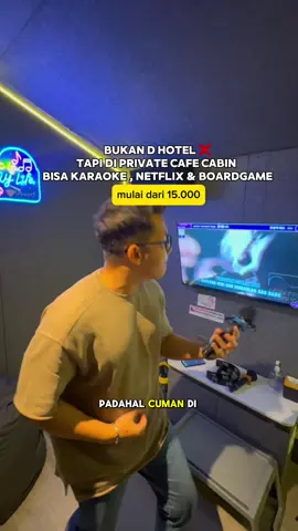 bukan di hotel tapi di private cafe cabin mulai dari 15rb🤯#fyp #cafe #cafejakarta #cafecabin #privatecafe #ubeatz #ubeatzpasarkota #netflixseries #karaoke #promoseruweekend #creatorsearchinsights 