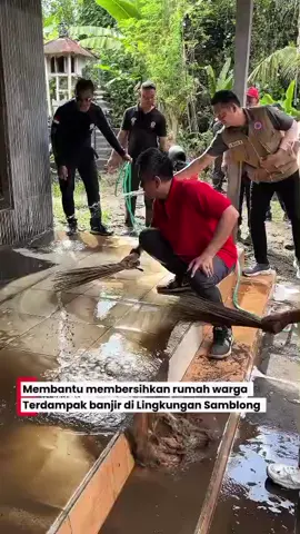 🙏 Terima kasih atas kerja sama semua pihak, TNI/POLRI, BPBD, Relawan, Aparat Desa, ASN dan Masyarakat🙏 Hari ini kami melaksanakan normalisasi dibeberapa Sungai sebagai upaya sementara untuk mengurangi dan mengantisipasi potensi banjir susulan. Dengan semangat gotong royong, hari ini kami bersama masyarakat bersama pihak yang memberikan bantuan excavator turut bergandengan tangan mengeruk sungai agar aliran air lebih lancar. Serta melakukan pembersihan lumpur di beberapa lokasi.  Kepada seluruh masyarakat, tetaplah waspada dan saling mengingatkan demi keselamatan bersama. Demi Jembrana, Pasti Bisa!  #kembanghartawan #imadekembanghartawan #demijembranapastibisa