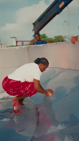 “Yes, I can officially confirm this pot is squeaky clean! 🫧✨ I personally rolled up my sleeves and washed it myself, thanks to my trusted Viva Dishwash @vivaplusdetergent . In just a few hours, this same pot will be home to thousands of servings of Nigerian Jollof… history in the making #ginoworldjolloffestwithhildabaci #hildabaci 