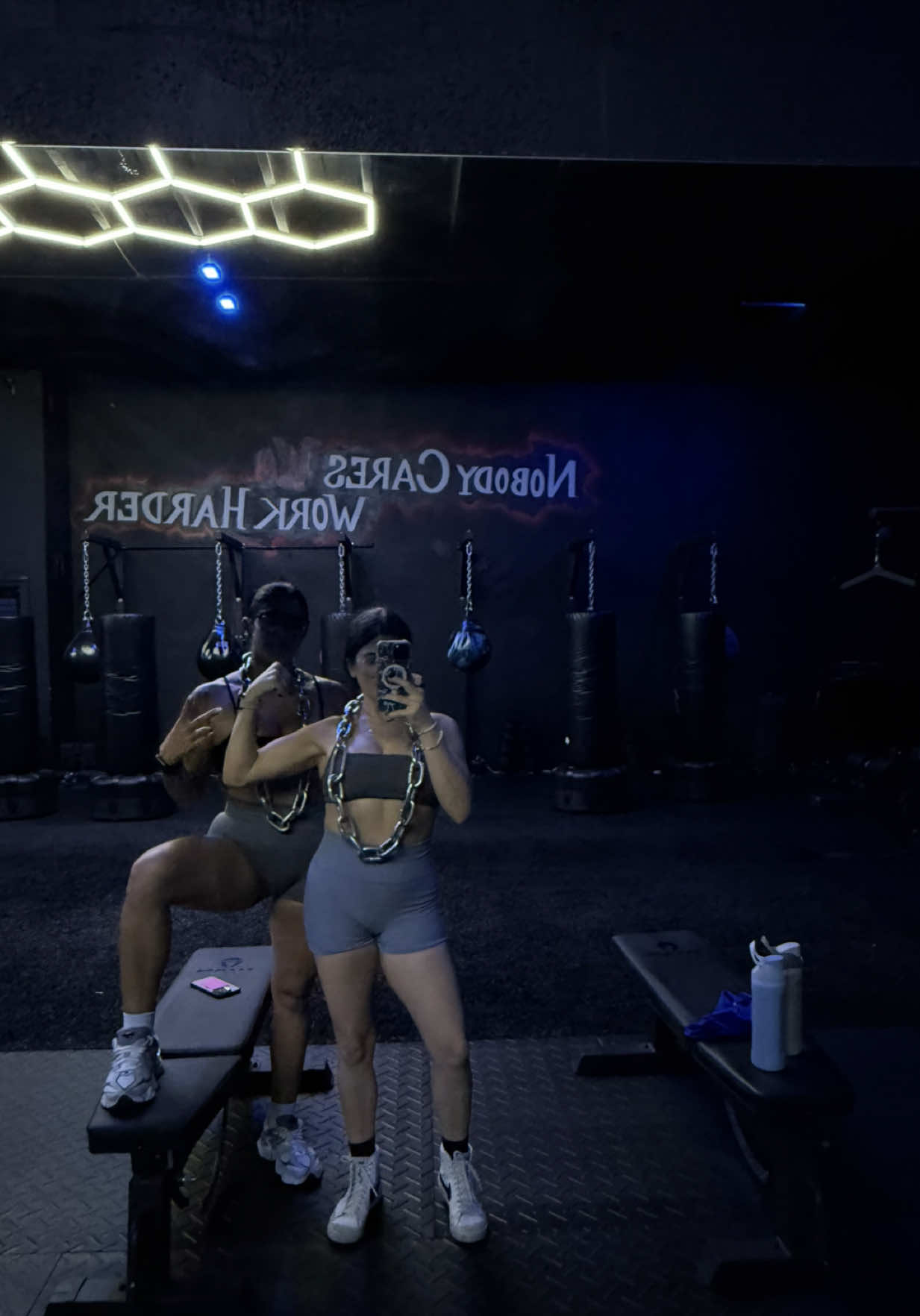 She my twin forreal !! We actually work out so don’t start 🖤@Kailynnn #fyp #GymTok #knockoutkendall #chain 
