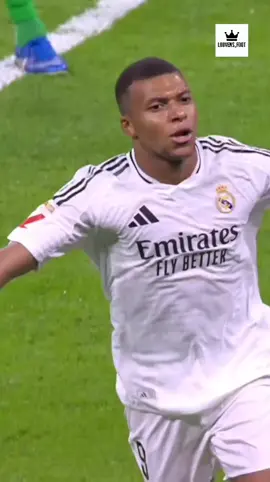 ⚽ *Le Real Madrid affronte la Real Sociedad demain en Liga…*   L’équipe est prête, motivée, et les stars comme *Mbappé, Vinicius Jr et Bellingham* comptent bien faire la différence ! 🔥 Si tu crois en la victoire du Real, *écris “Hala Madrid”* dans les commentaires et reste branché ! #RealMadrid #liga #realsociedad #footballtiktok #HalaMadrid 
