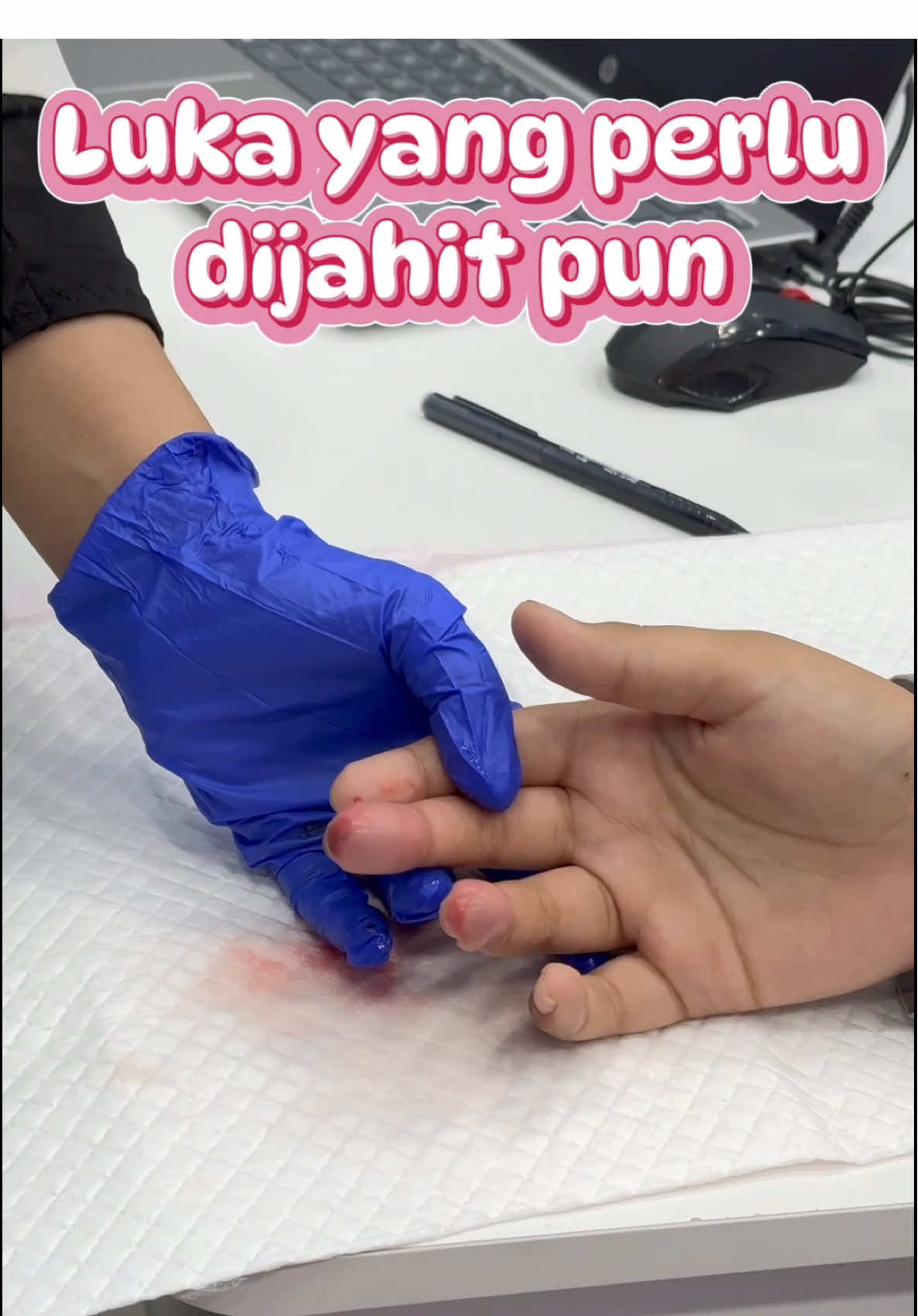 kenapa dengan jari adik ini 😭 Jom Checkup di  U.n.i Klinik🥰  #uniklinik #unikliniksetiatropika #cucitelinga #cucihidung #scan5d          Waktu operasi U.n.I Klinik Impian Emas 🌸  Buka Setiap Hari (setiap hari doktor wanita)🥼🩺💉💊 *10 pagi-7.30 malam*  *TIADA WAKTU REHAT* 🚫 *Last registration 7.10 pm* 🔕 ☎️ kami tidak menerima panggilan telefon / chat whatsapp sahaja : https://wa.me/601161343378  🏥Lokasi  *U.n.i Klinik Impian Emas* No 69, Jalan Bukit Impian 1, Taman Impian Emas 81300 Johor Bahru, Johor https://maps.app.goo.gl/gofE9uVWAE25u16g8?g_st=iw 🏥Lokasi cawangan U.n.I Klinik Setia Tropika  No 14, Jln Setia Tropika 1 /24 , Taman Setia Tropika,  81200, Johor Bahru. https://maps.app.goo.gl/NoXDrb3jh3SBnF816 ☎️whatsapp only. no call 🚫: https://wa.me/message/V6I5MKIKLZOOP1 U.n.I Klinik Setia Tropika  018-776 5201 🩵💙💜🧡💚💛🩵💙💜🧡 Senarai Perkhidmatan: Untuk dewasa: 1. Checkup kesihatan 2. Nebuliser 4. Masalah kesuburan 5. Penyakit kencing manis, darah tinggi, kolestrol 6. Vaksin haji, umrah, hep b, influenza 8. Check jantung (ecg) 9. Check darah (fungsi hati, buah pingggang, thyroid , thalasemia , ujian hiv/syphilis/ stdetc) 10. cuci luka 11.screening kanser 12. test influenza/covid 13. rawatan kesuburan 14. semen analisis 15. cuci telinga 16. cuci hidung 17. pemeriksaan thyroid 18. cuci telinga dirumah 19. checkup kesihatan dirumah 20. test denggi 21. test influenza/ RSV/ covid 22. masalah resdung 23. Checkup pelajar/pekerja Untuk wanita: 1. buka buku pink 2. check up bulanan mengandung 3. pemeriksaan gynae/rahim 5. masalah haid 6. masalah kesuburan 7. check up postnatal 8. masalah penyusuan susu ibu 9. penyusuan anak angkat 10. masalah hormon 11. screening kanser 12. pap smear 13. masalah keputihan/gatal vagina 14. pendarahan selepas menopous 15. pemeriksaan payudara 16 rawatan kesuburan Untuk kanak -kanak: 1. masalah kesihatan batuk, demam, ruam etc 2. masalah perkembangan emosi, fizikal, pembelajaran, petuturan 3. vaksin wajib KKM dan tambahan chicken pox, influenza 4. check up bulanan bayi 5. jaundice/ kuning 6. ujian darah 7. ujian allergy 8. sembelit 9. sukar menyusu 10. kurang berat badan/kurang selera makan 11. ekzema 12. asthma 13. nebuliser 14. sedut kahak 15.sunat bayi perempuan 16. sewa lampu phototherapy 17. test denggi 18. test influenza/ RSV/ covid 19. test darah merah FBC dan banyak lagi Panel: 1. MBIP 2. MARA 3. MRSM 4. UniKL 5. IKM 6. Healthconnect