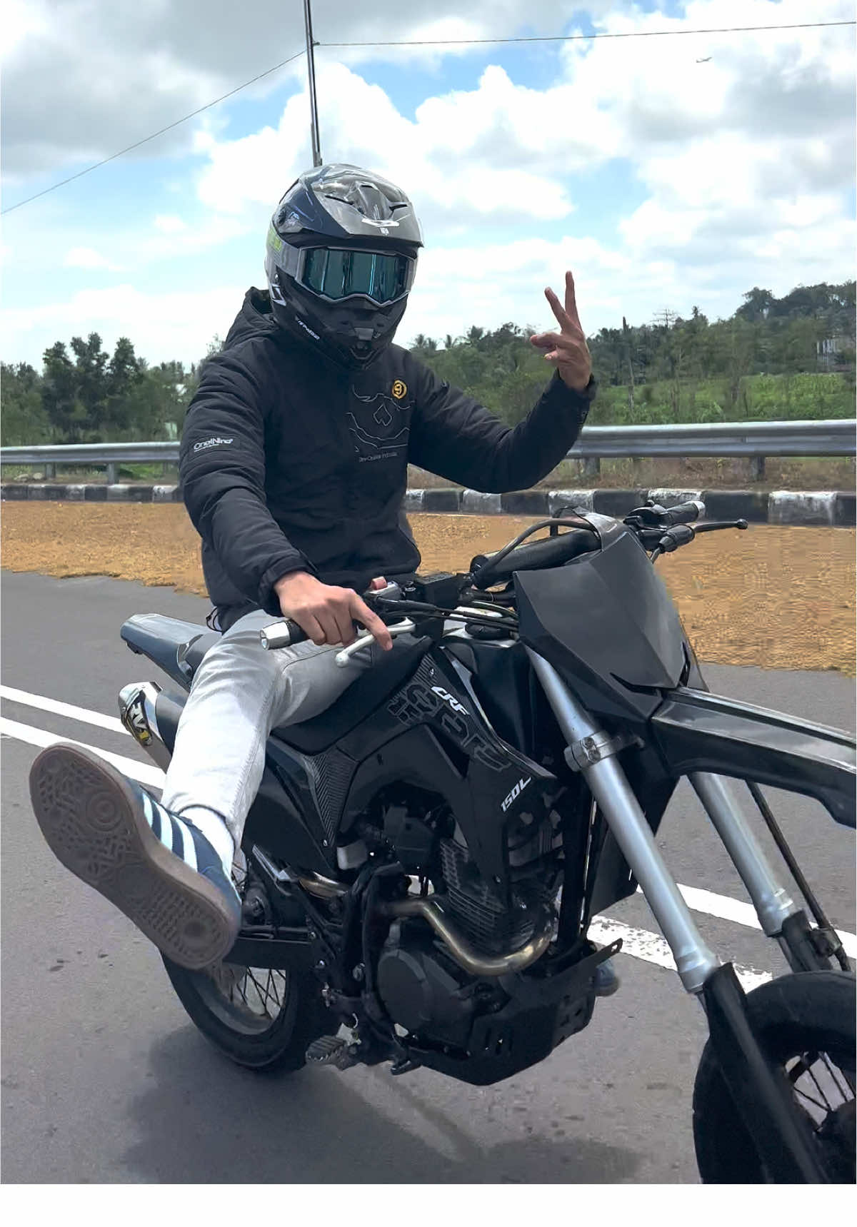 🩶🖤🩵#supermoto #crf #crf150l #crfsupermoto #crfhitam 