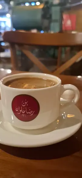 فنجان #القهوة  في كل زمان و مكان هو الصديق و الرفيق .... و هي صلة الوصل .... مع من نشتاق لهم ..... #صباح_الخير_عشاق_القهوة