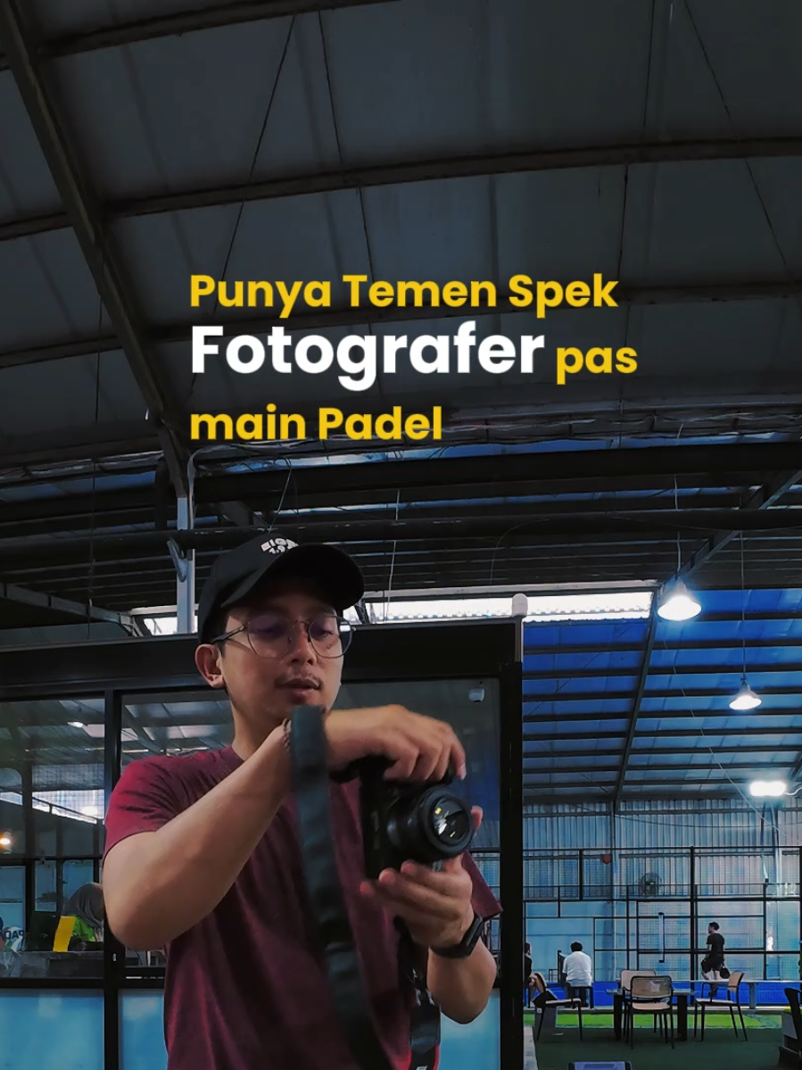Punya teman spek fotografer di tmpt main padel lensa 50mm