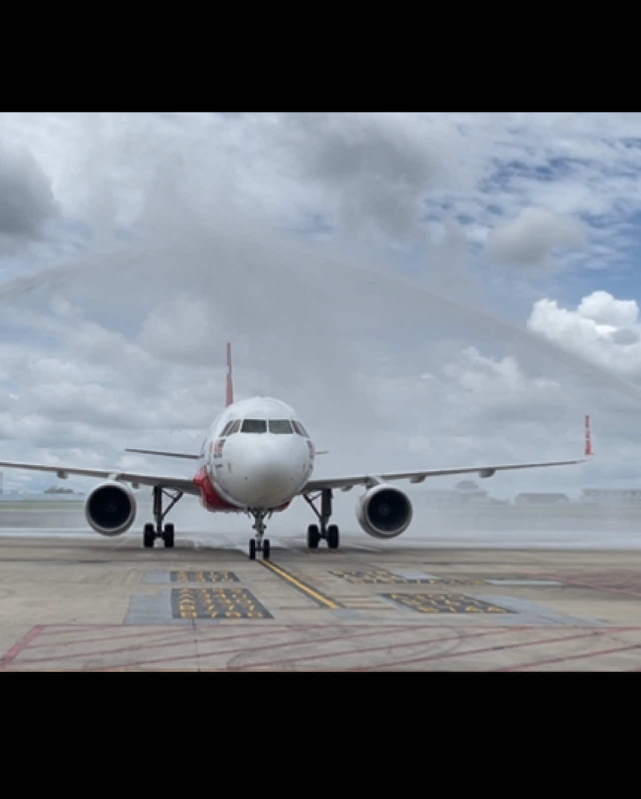 PNK - KCH 🛫 KCH - PNK 🛬 #airasia#groundteamred#ramp#kuchingairport 