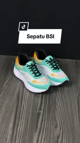 Bikin sepatu buat Bank Syariah Indonesia 🔥 kebetulan ada yg pesan jadi kita kasih liat proses singkatnya☺️ #bogorsneaker #sepatucustom #sepatubsi 