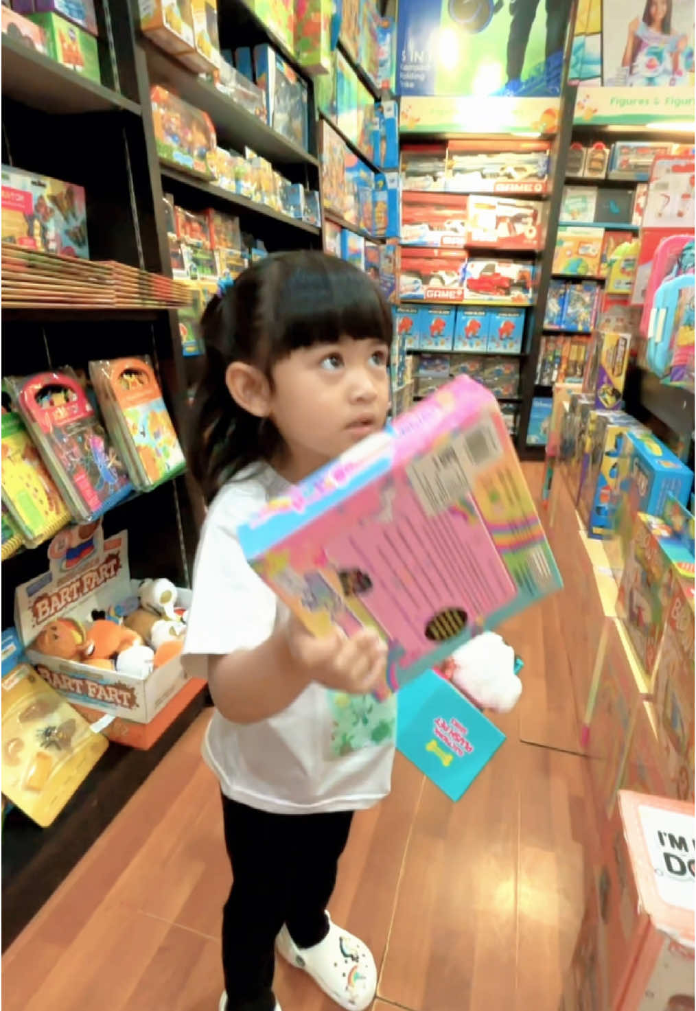 Ikut cari kado buat friend moana yuk gais..🥳🎁 