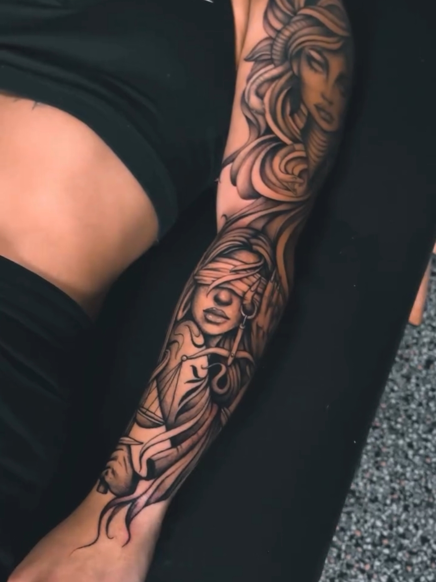 Bras réalisé par @Leali_official ✨️