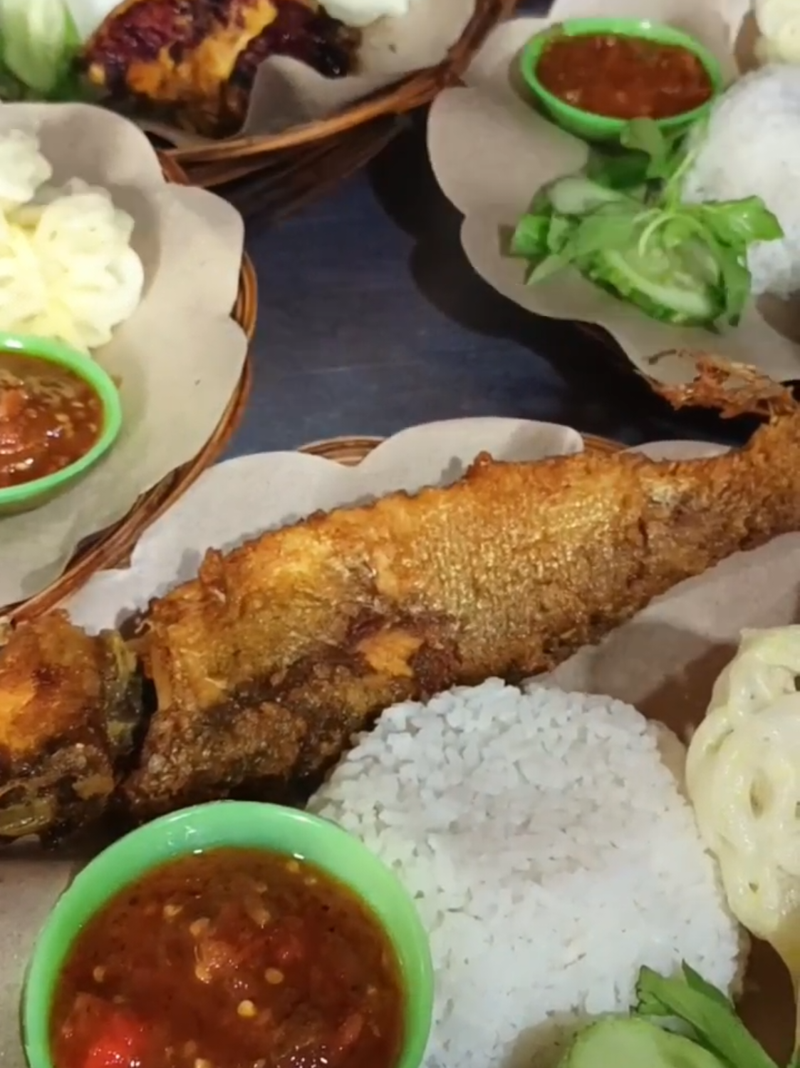 Makan ayam sampai ketulangnya, makan ikan bisa juga sampai ke duri durinya, disini yang bisa! 😍🤩 #ayamtulanglunakpekanbaru #ayamtulanglunaksukajadi #Ayamluwenakgobah #ayamluwenakpinang #promoseruweekend 