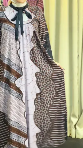 Motif cantik classic yang memberikan kesan elegan 🥰 yuk ambil promonya sekarang🛍️ #fyp #gamisrayonpremium #rifinastore #gamiscantik #gamisbatik 