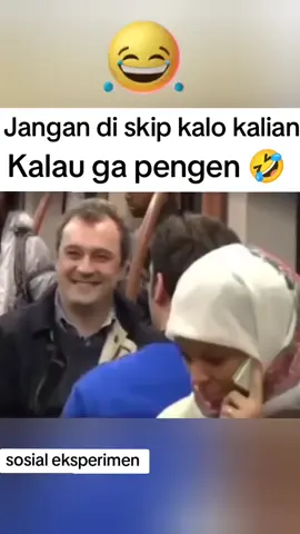 ketawa nular di depan umum bikin 🤣🤣 #sosialexperiment #ketawangakak 