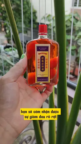 Bạn đang tìm kiếm một loại dầu xoa bóp hiệu quả, lành tính cho xương khớp, hãy thử ngay dầu Hồng Kông. Được bào chế từ các thành phần tự nhiên, dầu Hồng Kông giúp giảm đau nhanh chóng và an toàn cho người sử dụng. Bộ 4 chai giá chỉ 250k, cực kỳ tiết kiệm, phù hợp cho mọi gia đình. Chỉ cần một vài giọt mỗi ngày, xoa bóp nhẹ nhàng, bạn sẽ cảm nhận được sự giảm đau rõ rệt, đặc biệt là ở vùng vai gáy, đầu gối và các khớp tay chân. Dầu xoa bóp Hồng Kông mang lại sự thoải mái, giúp bạn tận hưởng cuộc sống trọn vẹn. #dầuhongkong #cổ_vai_gáy #đauvaigáy #đau_xương_khớp 