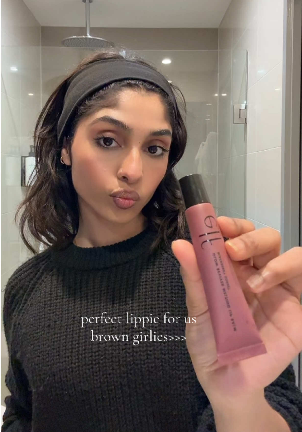 My favourite @elfcosmetics lip balm in shade ‘blackberry sorbet’💄💋🫶🏽 #desi #makeup 