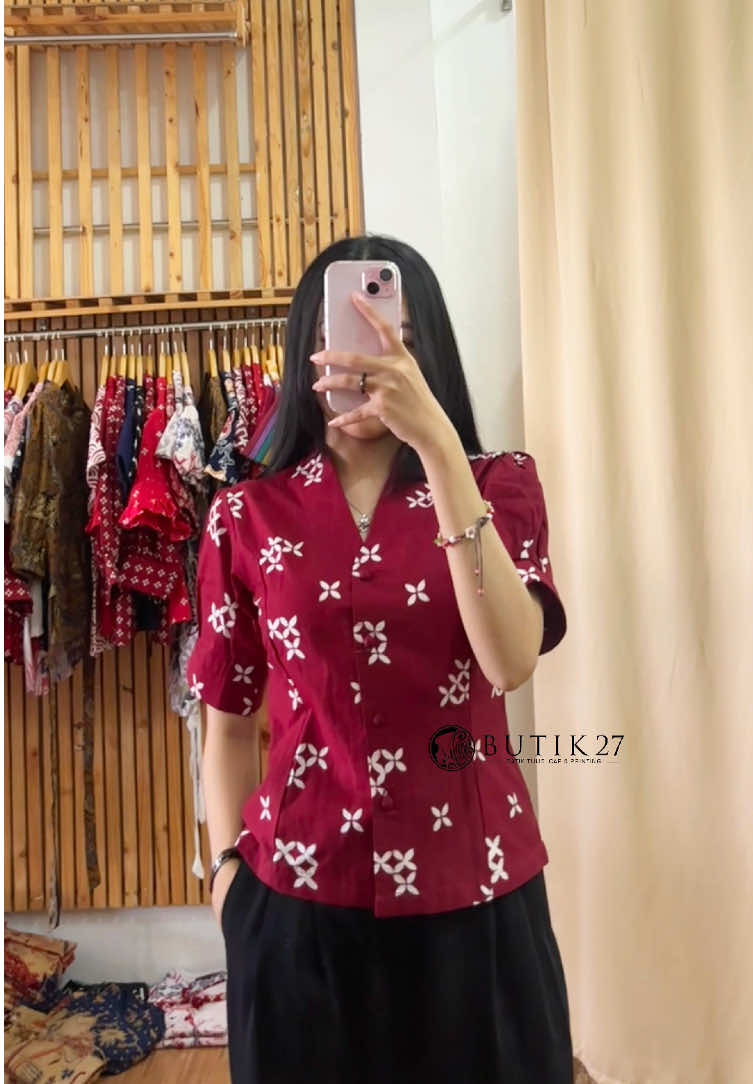 rapih tapi manis tapi simpel aja gitu, effortless banget✨ #workwear #batik #officelook #blouse #outfitideas 