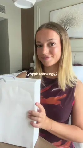 Unboxing my new Apple products! 🎧 Mind you, I'm very grateful to have the chance to afford this kind of product and I'm not bragging about it at all.  I've had the same phone for 5 years and I've never had a computer. I try to consume this kind of product in moderation and I was happy to show it off! #apple #appleunboxing #dubai 