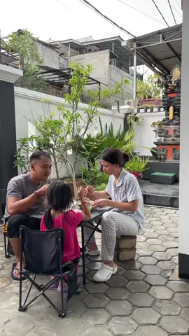Baru bangun trus hujan turun enaknya makan yg kuah” 🥰