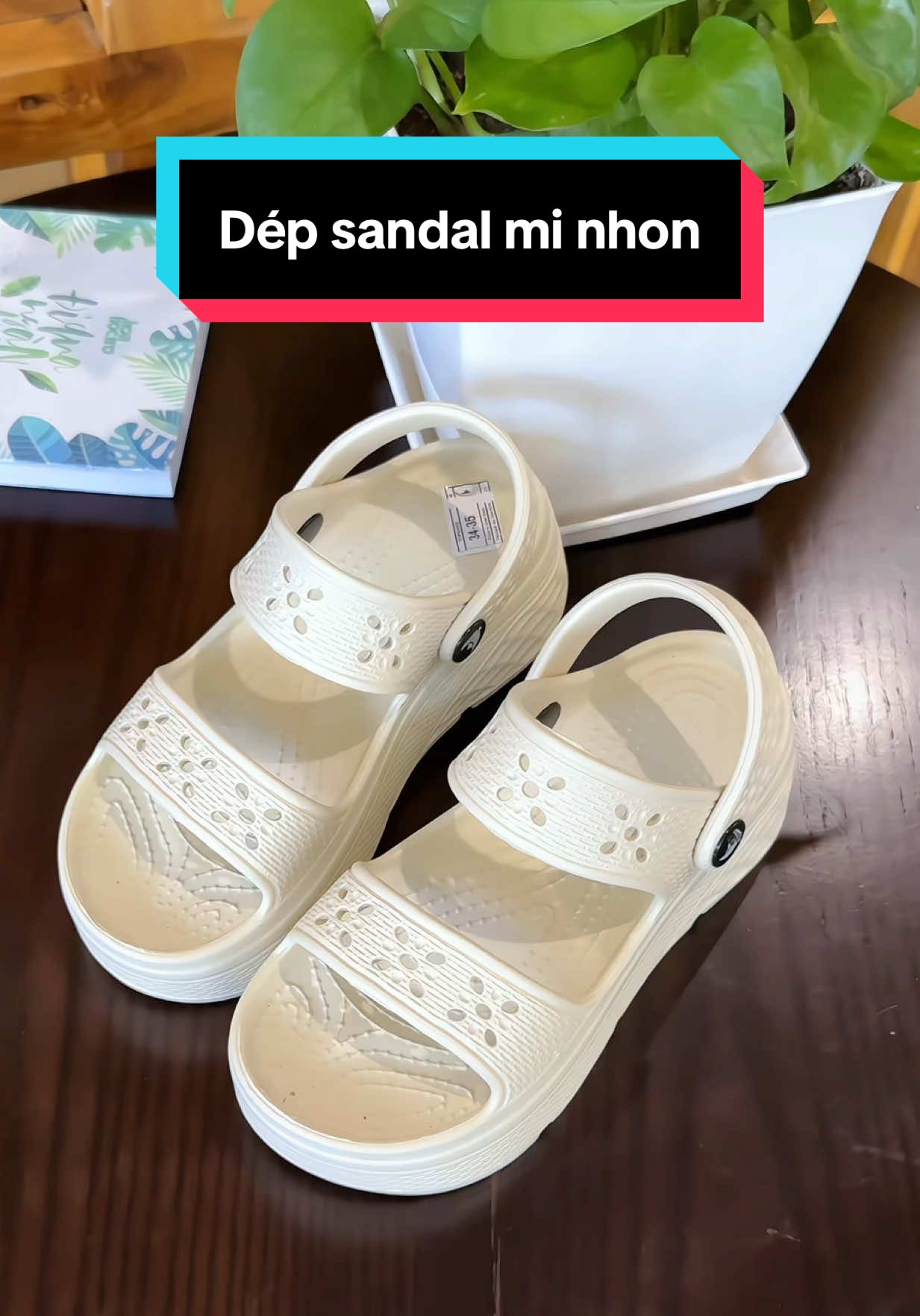 Dép hack dáng êm chân cho nàng mi nhon #muataitiktokshop #nhungoireview #depnu #tipono #depcaosu 
