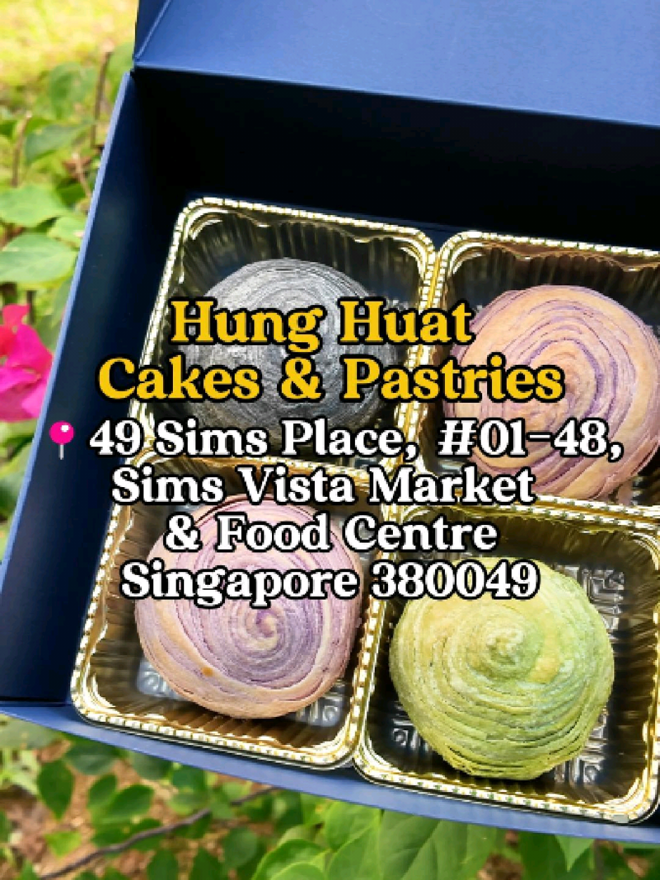 🥮 2025’s new and first Pistachio Kunafa (Dubai chocolate) Teochew style mooncake is now available at 📍 @hunghuatbakery!  Made with dark chocolate paste around a crispy pistachio kunafa core, wrapped in their signature Teochew crispy skin recipe 💚 LESS SWEET VERSION 💚 They also carry other types of mooncakes like: 😋 Signature Teochew Crispy Yam Mooncake  😋 Teochew Crispy Black Sesame with Custard & Macadamia 😋 Baked Skin Mixed Nuts 😋 Baked Skin Mooncakes 😋 Snow Skin Mooncakes 😋 Shanghai Style Mooncakes Hung Huat Cakes & Pastries (Since 1976) 📍 Blk 49 Sims Place, Sims Vista Market & Food Centre #01-48, Singapore 380049  ⏰ 7:30AM - 2:30PM (Closed on Mondays) . . . #taromooncake #pastries #teochewmooncake #mooncakesg 