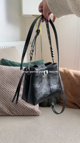 En partenariat avec Parfois ✨ Vraiment ce sac @PARFOIS est parfait pour la reprise du travail 🖤 #collaborationcommerciale #parfoisandfriends #newseason #backtowork #contentcreator 