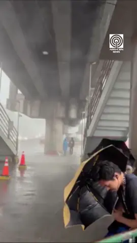 ICYMI: Malakas na ulan at hangin sa EDSA-Quezon Avenue, Quezon City, as of 2:00 p.m., ngayong Biyernes, September 12. #abscbnnews #fyp #news #newsph