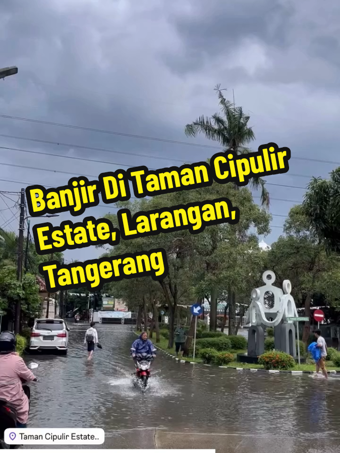 Jumat siang, 12 September 2025, dilaporkan terjadi banjir di perumahan Taman Cipulir Estate, Larangan, Tangerang. Mohon berhati-hati. #larangan #tangerang  ----- Ikuti akun kami untuk update informasi terkini Jakarta dan sekitarnya ----- 📹 : ig via olanyaheru