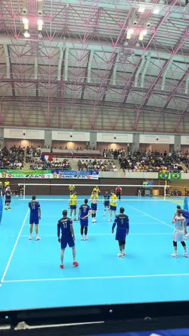 🇫🇷 フランス vs 🇧🇷 ブラジル 沖縄 親善試合 軽々と余裕そうにやってみせるヌガペト凄い👏 #france #volleyball #ngapeth 