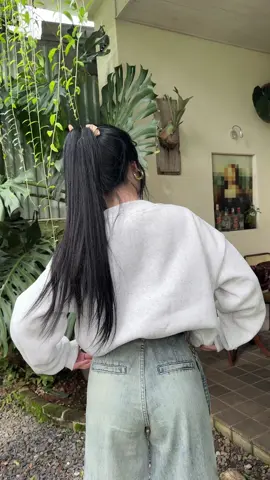 Sao đi chơi suốt ngày mặc áo này vậy 