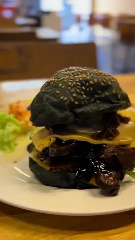 Our brisket burger serve with ‘Dead Sauce’ 😎 #brisket #burgerpadu #burgersungaipetani #Foodie #kedahmakanbest 