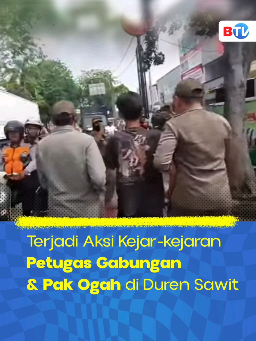 Tak ingin tertangkap, sejumlah pak ogah di Duren Sawit langsung lari tunggang-langgang saat petugas gabungan datang. Aksi kejar-kejaran ini bikin warga terkejut Ikuti perkembangan berita terbaru lewat pantauan langsung hanya di BTV. Jangan lupa scan ulang TV Digital / Set Top Box kamu: •⁠ ⁠44 UHF untuk Bandung •⁠ ⁠40 UHF untuk Medan #BTV #BeritaSatu #PakOgah #PetugasGabungan 
