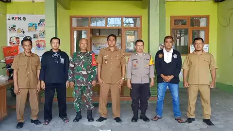 bhabinkamtibmas bersama tiga pilar desa dan tokoh tokoh perguruan desa putat #desaputat #polsekgeger #binmaspolresmadiun #hafizprasetiaakbar 