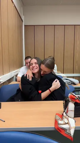 Это можно только прожить.❤️ Это единственный человек, ради которого я хожу в институт