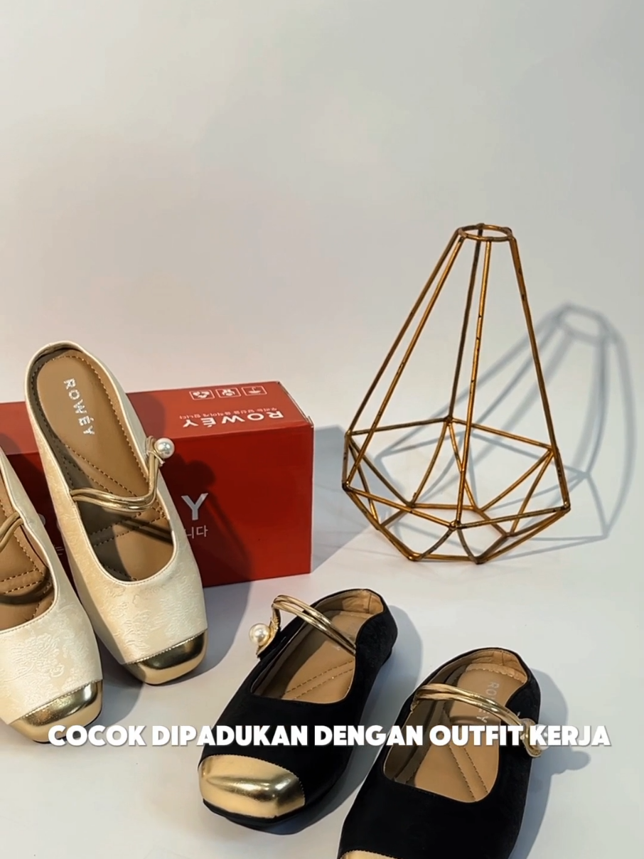 Dari look casual sampai semi-formal, Rowey flatshoes simpel nan stylish ini cocok nemenin semua gayamu. #Rowey#RoweyShoes#SepatuRowey#Sepatu#Shoes#SepatuWanita#SepatuKorea#SepatuCewek#Flatshoes#SepatuFlat#FlatshoesWanita#SepatuKekinian#Shopmaster#fashion#OOTD#Sepatu2025 
